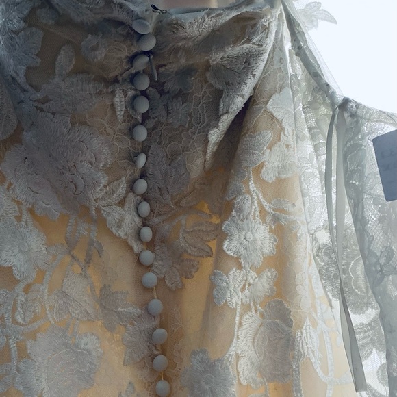 Brand-New Wedding Dress (Size 8) - Picture 8 of 11